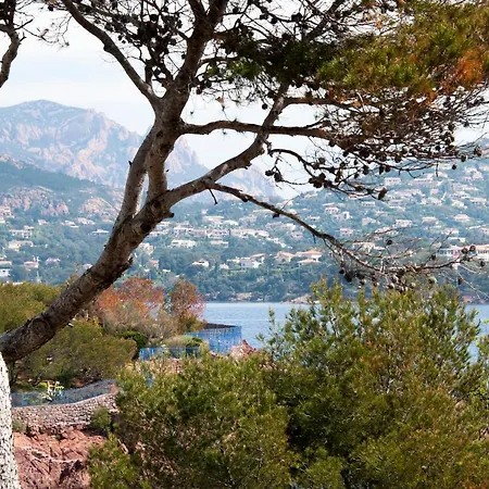 La Garriniere Bed & Breakfast 4*