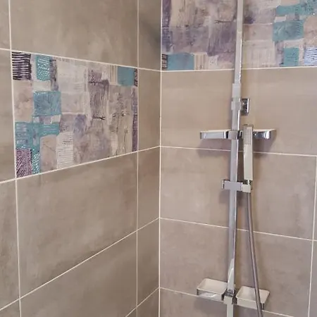 Alojamento de Acomodação e Pequeno-almoço La Garriniere 4*