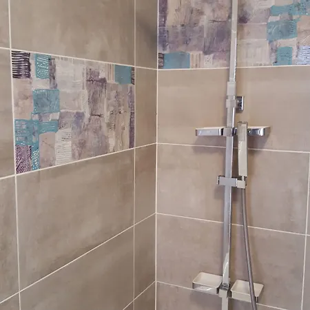 Alojamento de Acomodação e Pequeno-almoço La Garriniere 4*